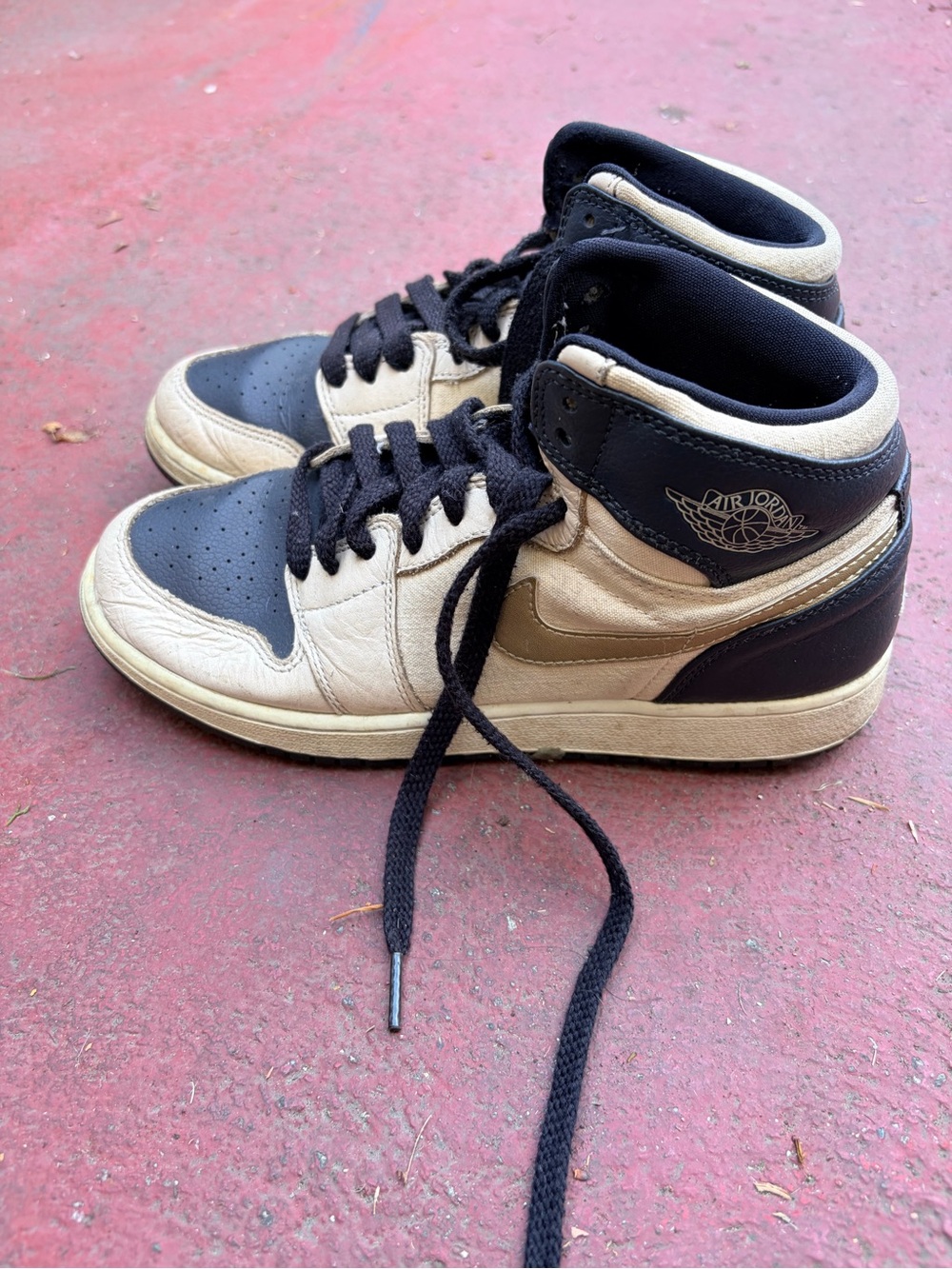 Nike Air Jordan 1High Top Sneakers in Black and Cream size 6Y